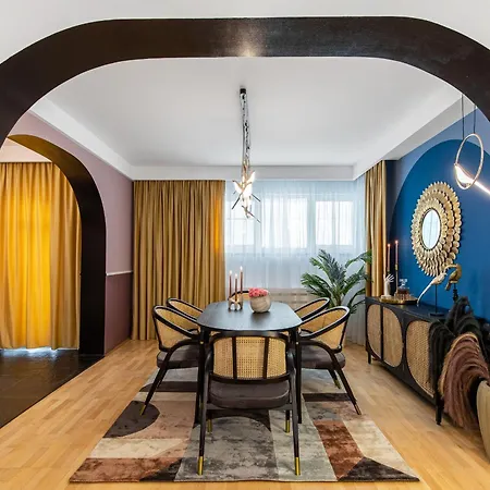 Birds Of Paradise Apartment