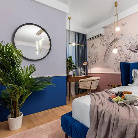 Birds Of Paradise Apartment