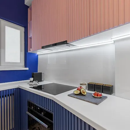 Birds Of Paradise Apartment