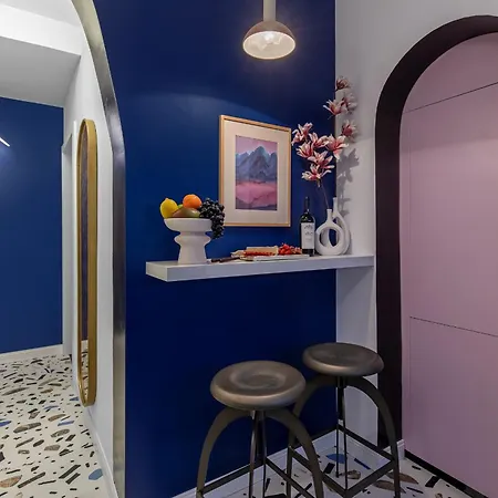 Birds Of Paradise Apartment