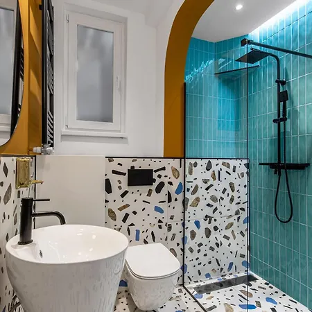 Birds Of Paradise Apartment