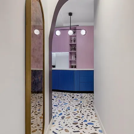 Birds Of Paradise Apartment