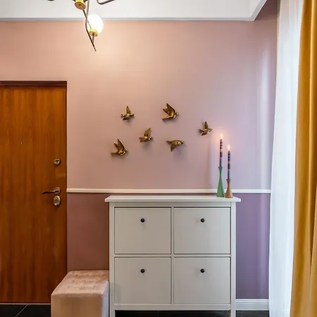 Apartment Birds Of Paradise