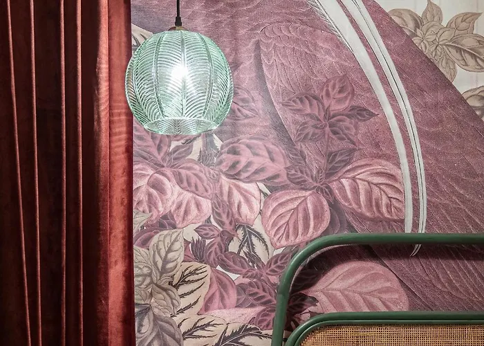 Birds Of Paradise Apartment