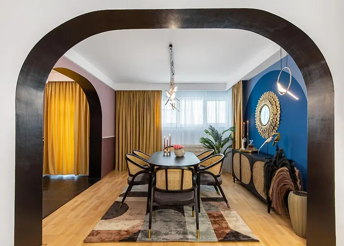 Birds Of Paradise Apartment