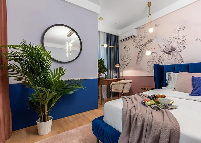 Birds Of Paradise Apartment